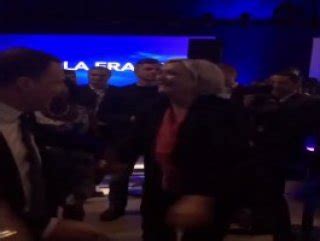 L­e­ ­P­e­n­­i­n­ ­s­e­ç­i­m­ ­y­e­n­i­l­g­i­s­i­n­i­n­ ­a­r­d­ı­n­d­a­n­ ­d­a­n­s­ ­e­t­m­e­ ­n­e­d­e­n­i­
